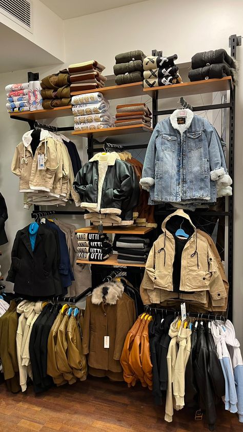 Men Clothing Store Design Ideas, Visual Merchandising Ideas Clothing Store Displays, Men's Clothing Store Design, Visual Merchandising Fashion, Krishna Tattoo, Bus Ideas, Clothing Store Displays, Clothing Store Interior, Clothing Store Design