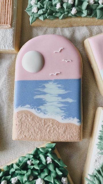 Icing Cookies Tutorial, Tropical Cookies, Summer Sugar Cookies, Surf Birthday Party, Cookie Recipes Decorating, Beach Cookies, Theme Cookies, Cookie Making, Crazy Cookies