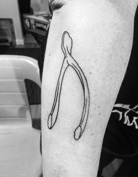 Wish Bone Tattoo Traditional, Wish Bone Tattoo, Wishbone Tattoo, Wish Bone, Bone Tattoo, Bone Tattoos, Arm Bar, Stick N Poke, Aesthetic Tattoos