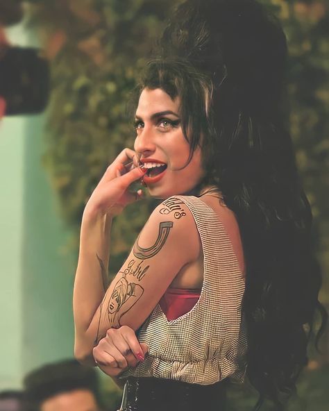 Tears Dry On Their Own, Amazing Amy, Amy Winehouse, Beautiful Voice, Her Music, Beautiful Soul, Back To Black, Personalities, Role Models