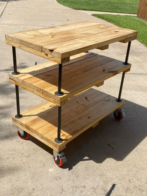 Pallet Cart With Wheels, Diy Rolling Cart, Pallet Work Bench, Woodworking Projects Table, Wooden Patio Furniture, Diy Rack, Workbench Plans Diy, Audio Rack, Luxurious Interior Design