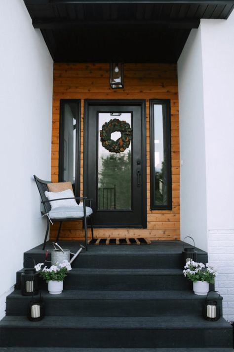 Modern Front Porch Decor, Modern Front Porches, Front Porch Steps, Modern Porch, Front Porch Makeover, Painted Front Porches, Modern Entrance, Front Porch Design, Diy Front Porch