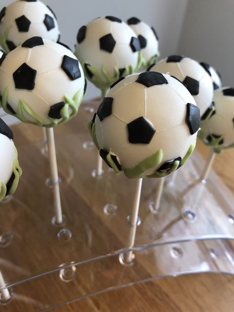 Soccer Ball Cake Pops, Soccer Cake Pops, Soccer Gender Reveal, Soccer Ball Cake, Soccer Cake, Ball Cake, Soccer Theme, Pop Aesthetic, Cake Pop Recipe