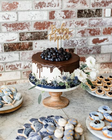 Inspired By This on Instagram: “This cake is almost too cute to eat!! As are the rest of these blueberry themed desserts for the indigo baby shower! See all the sweetness…” Blueberry Themed Cake, Blueberry Table Decorations, Berry Sweet Baby Shower Theme Blueberry, Blueberry Baby Shower Ideas, Blueberry Themed Baby Shower Ideas, Blueberry Baby Shower Theme, Blueberry Cheesecake Cookies, Lemon Blueberry Bars, Shower Vintage