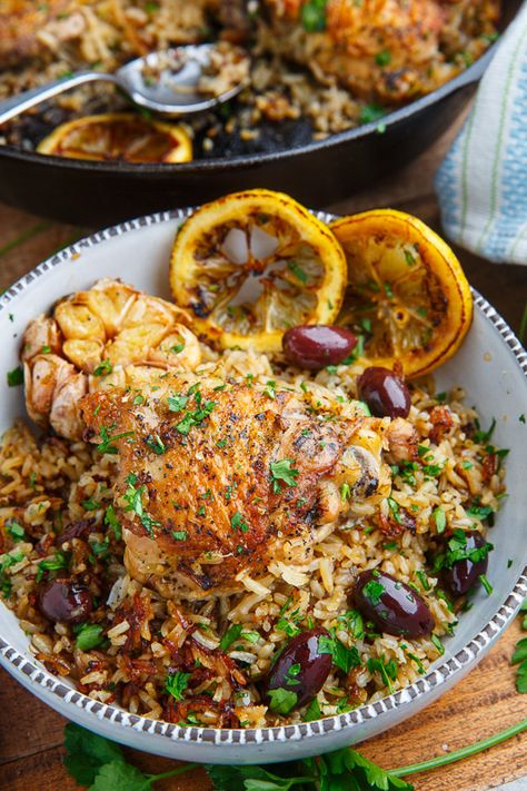 One Pan Greek Lemon Chicken Rice with Roast Garlic Greek Recipes Easy, Lemon Chicken Rice, Roasted Garlic Recipe, Roast Garlic, Greek Lemon Chicken, Greek Dishes, Garlic Recipes, Nasi Goreng, Think Food