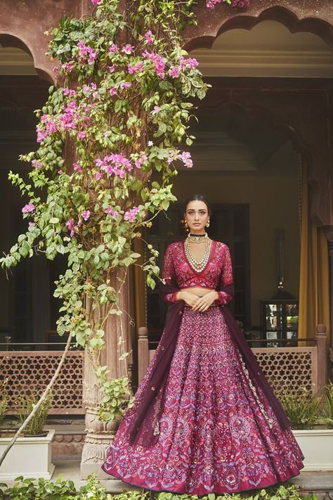 #lehenga #bride #indianbride #pinklehenga Pink Bride Lehenga, Dark Pink Lehenga, Colour Wedding Dress, Trendy Lehenga Designs, Fashion Illustration Hair, Dark Pink Colour, Wedding Dresses Images, Bridal Lehenga Designs, Lehnga Dress