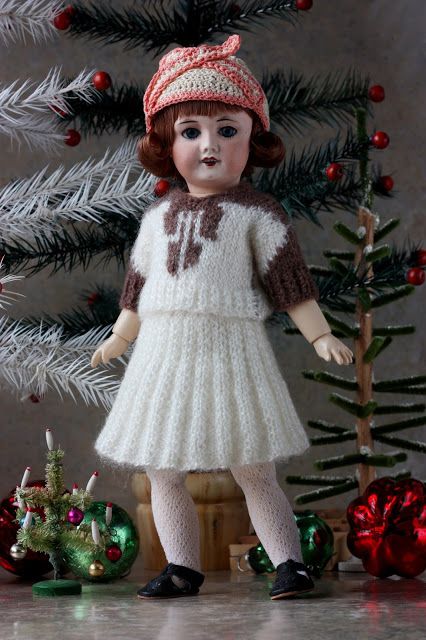 Nurse Clothing, Santa Writing, Victorian Toys, Barbie Sisters, Plastic Dress, Betsy Mccall, Doll Things, Heirloom Doll, French Dolls