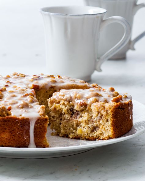 Banana Coffee Cake, Hummingbird Cake Recipes, Banana Coffee Cakes, Breakfast Coffee Cake, Streusel Cake, Spring Baking, Cake For Breakfast, Warm Cake, Easter Baking