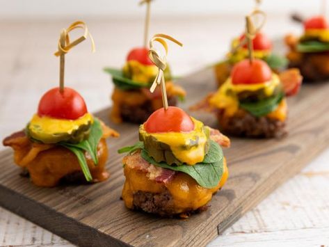 Get Bacon Cheeseburger Bites Recipe from Food Network Bacon Cheeseburger Bites, Cheeseburger Bites, Burger Bites, Dill Pickle Chips, Lean And Green, Burger Sliders, Mini Burgers, Pioneer Woman Recipes, Bacon Cheeseburger