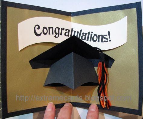 graduation pop up card, step by step instructions with pics Stampin Up Anleitung, Graduation Cards Handmade, Mortar Board, Pop Up Card Templates, Background Purple, Diy Graduation Cap, Grad Cards, Silver Background, Graduation Diy