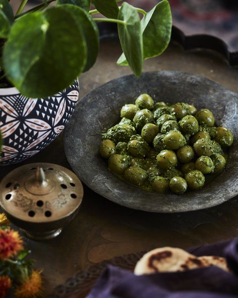 Marinated Green Harissa Olives Moroccan Food Sides, Moroccan Appetizers, Moroccan Dinner Party, Moroccan Appetizers Finger Foods, Moroccan Food Traditional, Kid Friendly Dinners Healthy, Chicken Tagine, Marinated Olives, Whats Gaby Cooking