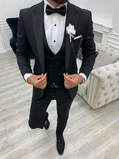 Men Suits Black, Peak Lapel Tuxedo, Tie Chain, Men Suits Wedding, Tuxedo Colors, Black Suit Wedding, Slim Fit Suit Men, Suits Men Business, Suits Prom