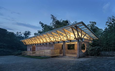 Public Toilet Exterior Design, Public Toilet Exterior, Public Toilet Design Outdoor, Public Toilet Design, Kaira Looro, Public Restroom Design, Public Toilet, Outdoor Toilet, Timber Architecture