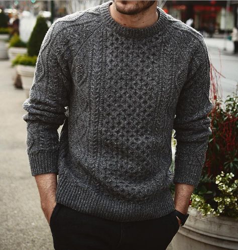 Grey Knitted Sweater Outfit, Tie Outfits Men, Dark Sweater, Grey Sweater Outfit, Sweater Outfits Men, Tie Outfit, Black Pants Outfit, Knit Sweater Outfit, Men's Cardigan