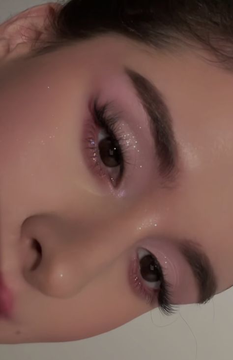 Pink Eye Makeup Brown Eyes, Glittery Makeup Aesthetic, Pink Waterline Makeup, Pink And Gold Makeup Looks, Sparkle Makeup Looks, Soft Glam Pink Makeup, Pink Glittery Eye Makeup, Cute Pink Makeup Looks, Pink Quince Makeup