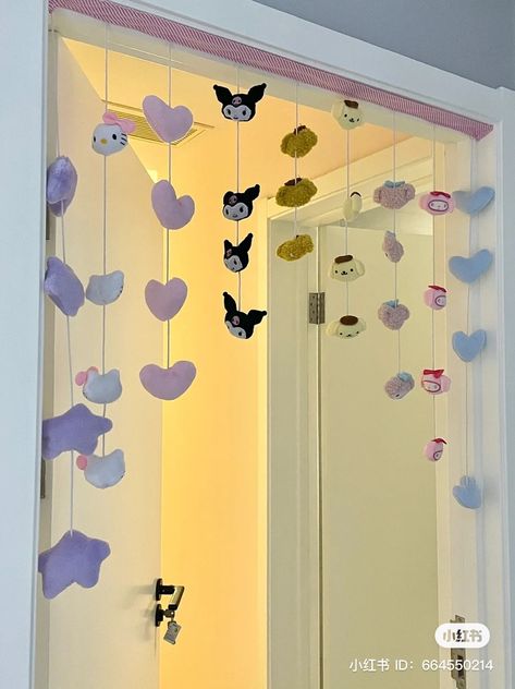 Cute Paper Wall Decor, Kuromi Room Decor Diy, Cinnamoroll Room Decor, Kuromi Themed Room, Hello Kitty Diy Room Decor, Ideas Para Decorar Cuartos Manualidades, Ideas Para Decorar Cuartos Aesthetic, Cute Posters For Bedroom, Room Ideas Cute