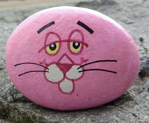 Animal Painted Rocks Easy, Pink Rock Painting Ideas, Pink Painted Rocks Ideas, Girly Painted Rocks, Pigs Painted On Rocks, Cat On Rock Painted Stones, Rock Crafts Diy, Diy Rock Art, Painted Rock Animals