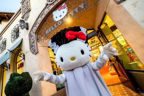 Kid-friendly Halloween party happening at Universal Studios Hollywood! Halloween Hollywood, Halloween Horror Nights Hollywood, Kid Friendly Halloween Party, Hollywood Halloween, Halloween Hello Kitty, Universal Hollywood, Halloween Week, Kid Friendly Halloween, Universal Studios Hollywood