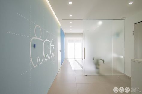 View the full picture gallery of Studio Dentistico Sparacino Studio Medico, Dental Design, Full Picture, Dental Office, Dental Clinic, 인테리어 디자인, Picture Gallery, Home Decor Decals, Graphic Design