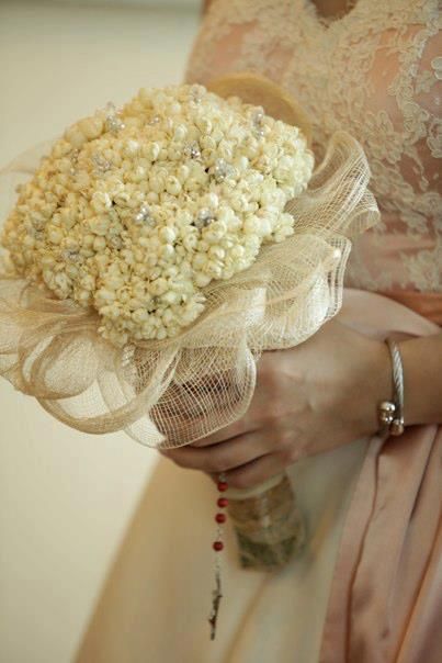 sampaguita bouquet...so cute and fragrant! Bridal Bouquet Filipiniana, Sampaguita Wedding Bouquet, Filipino Wedding Bouquet, Sampaguita Bouquet, Philippine Fiesta, Fiesta Wedding Theme, Sampaguita Flower, Forest Wedding Decorations, Filipiniana Wedding Theme