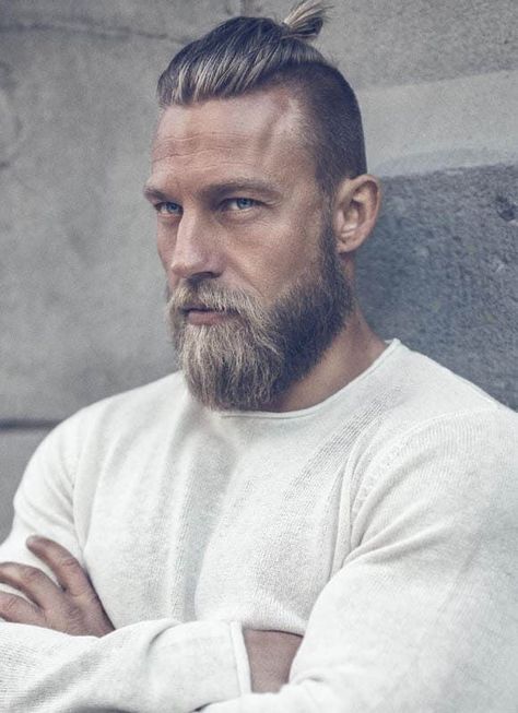 Viking Haircut, Beard Tips, Popular Mens Hairstyles, Trendy Mens Haircuts, Beard Haircut, Beard Growth Oil, Viking Beard, Top Knot Hairstyles, Viking Hair