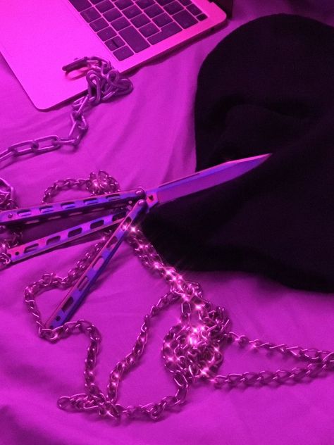 Purple Chains Aesthetic, Skyecore Aesthetic, Dark Baddie Aesthetic, Purple Baddie Aesthetic, Purple Grunge Aesthetic, Pink Egirl Aesthetic, Pink Aesthetic Grunge, Wallpaper Yk2, Yk2 Aesthetic Outfits