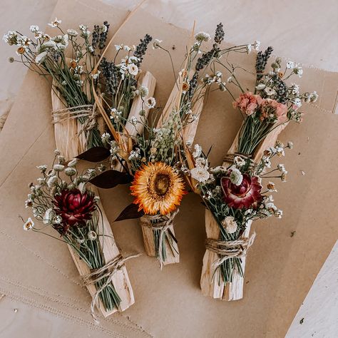 Everlastinglilthings Palo Santo & Dried Flowers Bundles Mini Bouquets, Bud Vases Flowers, Dried Flowers Bouquet, Fall Centerpieces, Crystal Bouquet, Dried Flowers Wedding, Boho Wreath, Dr Sebi, Elegant Halloween