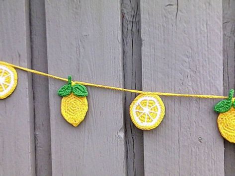 Crochet Garden, Crochet Garland, Kitchen Wall Hangings, Crochet Wedding, Valentines Crochet, Holiday Garlands, Crochet Home Decor, Garland Wedding, Crochet Heart