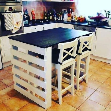 Pallet Island, Dröm Hus Planer, Pallet Kitchen Island, Pallet Kitchen, Pallet Decor, Wooden Pallet Projects, Diy Kitchen Island, Pallet Furniture Outdoor, Diy Home Furniture