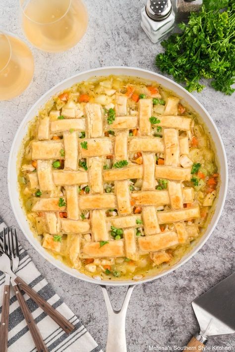 This Puff Pastry Chicken Pot Pie comes together in no time flat using frozen puff pastry for the crust turning it into a one dish meal. #chickenpotpie #chickenrecipes #puffpastryrecipes #puffpastrychicken #puffpastryrecipes Pot Pie Puff Pastry, Pot Pie With Puff Pastry, Pie With Puff Pastry, Ham And Noodle Casserole, Puff Pastry Chicken, Puffed Pastry, Chicken Dumpling Soup, Puff Pastry Crust, Pot Pie Filling