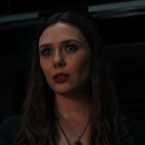 Emo Wanda, Ultron Wallpaper, Wanda Maximoff Icons, Wanda Avengers, Wanda Maximoff Icon, Mcu Dr, Lizzie Olsen, Elizabeth Olsen Scarlet Witch, Scarlet Witch Marvel