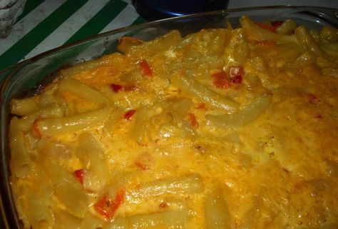 Traditional Bahamian Mac and Cheese Bahamian Mac And Cheese Recipe, Milk Pasta, Bahamian Food, Creamy Foundation, Cheese Photo, Stovetop Mac And Cheese, Puerto Rico Food, Pasta Sides, Mac And Cheese Recipe