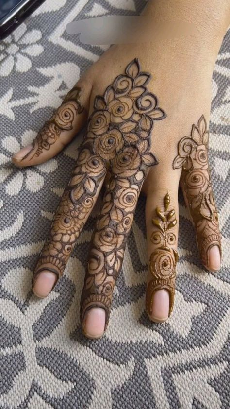 Detailed Mehendi Designs, Only Finger Mehndi Design, Mehendi Designs For Fingers, Finger Mehendi Design, Thumb Mehndi Design, Fingers Mehndi, Aesthetic Mehndi, Finger Mehendi Designs, Hand Mehendi