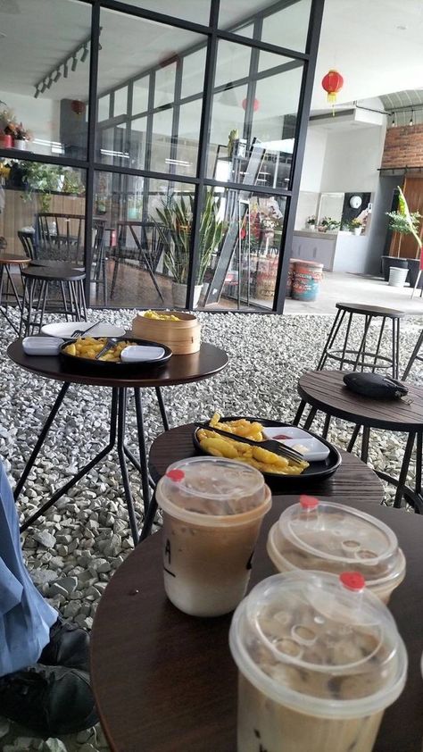 Pap Coffee Shop, Cafe Siang Hari, Tempat Aesthetic Cafe, Warkop Aesthetic, Caffe Aesthetic, Tempat Aesthetic, Cafe Exterior, Coffee Bike, Snap Snapchat