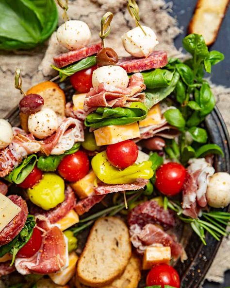 Party Skewers Appetizers, Classic Charcuterie Board, Skewers Appetizers, Party Skewers, Charcuterie Skewers, Easy Antipasto, Charcuterie Appetizers, Charcuterie Meats, Charcuterie Ideas