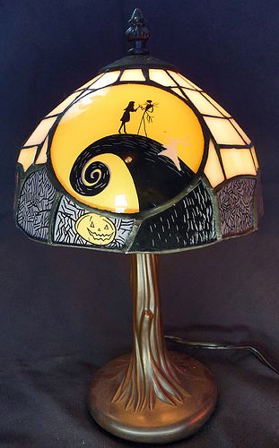 Nightmare Before Christmas Lamp, Halloween Lamps, Colorful Room Decor, Horror Themes, Christmas Bedroom, Tiffany Lamps, Jack And Sally, Christmas Room, Disney Home