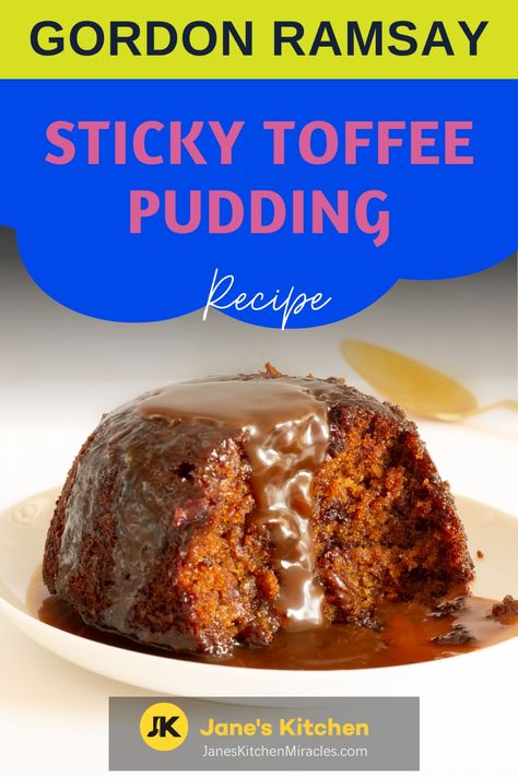 Sticky toffee pudding with toffee sauce Steamed Sticky Toffee Pudding, Gordon Ramsay Sticky Toffee Pudding, Toffee Desserts, Cake Soak, Sticky Toffee Pudding Recipe, Toffee Pudding Recipe, Moist Sponge Cake, Pumpkin Healthy, Sticky Toffee Pudding Cake