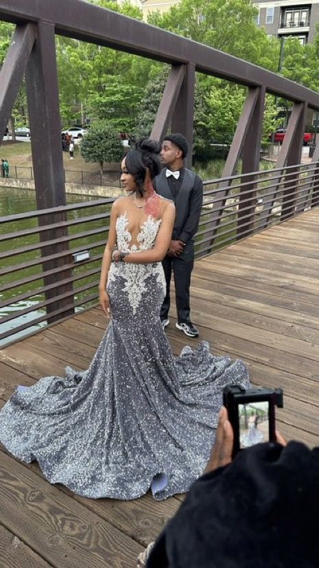 Prom Dresses 2024 Black Women, Prom Dress Aesthetic, Prom Fits, Prom Dresses Black Women, Silver Prom Dress, Evening Dress Long, Sparkly Prom Dresses, Mermaid Evening Dress, Gorgeous Prom Dresses