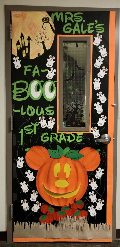 Fall School Doors, Halloween Door Decorations Classroom, Fall Classroom Door, Halloween Doors, Preschool Door, Halloween Classroom Door, Halloween Classroom Decorations, Disney Themed Classroom, Halloween Bulletin Boards