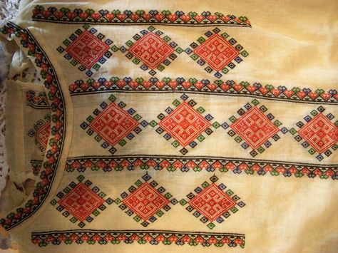 Serbian embroidery Balkan Embroidery, Serbian Embroidery, Estonian Embroidery, Bulgarian Costume, Slavic Art, Sindhi Embroidery, Modern Folk Embroidery, Modern Folk, Embroidery Online