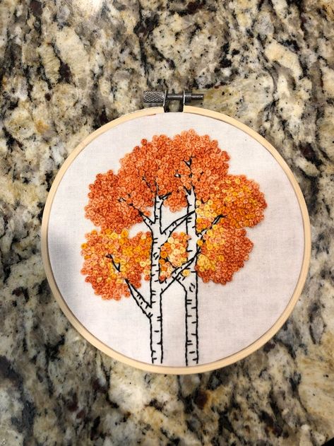 Gorgeous use of french knots to create the leaves in these embroidered aspen trees! Punch Needle Embroidery Art, Aspen Embroidery, French Knot Embroidery, Hand Embroidery Patterns Flowers, Hand Embroidery Kit, Pola Kristik, Pola Sulam, Embroidery Flowers Pattern, Japanese Embroidery