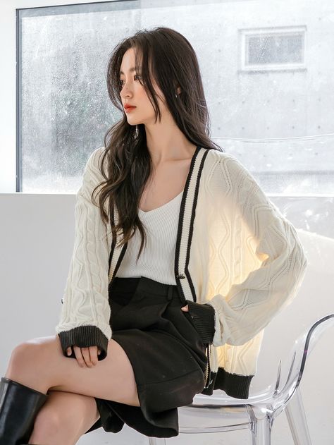 Korean Outfits Skirts, Cardigan Skirt Outfit, Cardigan Outfit Korean, Striped Skirt Outfit, Oversized Cardigan Outfit, White Cardigan Outfit, Long Striped Skirts, Cardigan Outfit Aesthetic, Medium Size Fashion