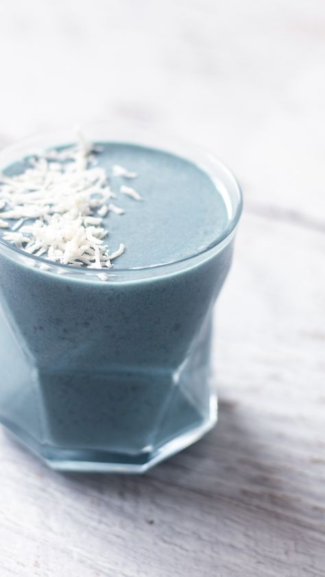 Blue Spirulina is the magical ingredient that makes all the insta-worthy posts come to life. But, what is Blue Spirulina? Blue Smoothie Aesthetic, Blue Spirulina Recipes, Company Aesthetic, Blue Foods, What Is Spirulina, Spirulina Recipes, Smoothie Aesthetic, Superfood Powders, Blue Smoothie