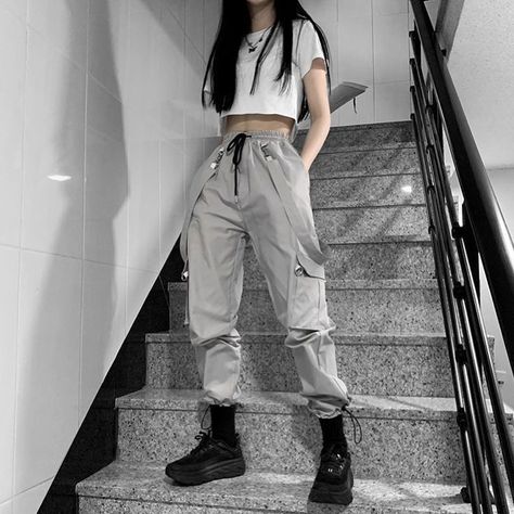 Celana Jogger Wanita, Korean Outfit Street Styles, Tomboy Style Outfits, Korean Girl Fashion, Tomboy Fashion, Kpop Fashion Outfits, Teenage Fashion Outfits, Edgy Outfits, Korean Outfits