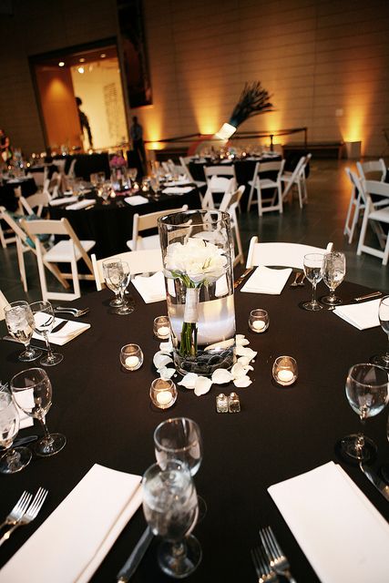 Classic Black & White Wedding Reception with lots of candles! Black White Wedding Reception, Christmas Reception, White Wedding Reception, White Weddings Reception, Black White Parties, Black Tablecloth, American Party, White Weddings, Wedding Expo