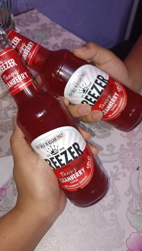 Breezer Bottle Aesthetic, Breezer Bottle Snapchat Story, Beer Bottle Snap, Breezer Bottle, Party Snap, Chocolate Tumblr, Aghori Shiva, Fast Food Drinks, Daaru Party Pic