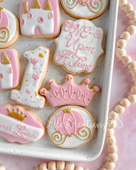 ONE-ce upon a time 🏰👑💖 Pricing? 👉🏻 https://msha.ke/alecreations918 • • • • #alecreations918 #tulsasmallbuisness #tulsaoklahoma #decoratedsugarcookies #customcookies #cookie #cookies #inspirationcookies #cookiesofinstagram #royalicingcookies #desserts #okcookier #dessertideas #partyideas #party #sugarcookies #royalicing #cookier #royalicingcookies #cookies #cookiesideas #royalicingideas #firstbirthday #firstbirthdaycookies #firstbirthdayparty #firstbirthdayideas #firstbirthdaydesserttable #d... Once Upon A Time Birthday Party Food, Once Upon A Time First Birthday Theme, One-ce Upon A Time 1st Birthday, 1st Birthday Cookies, First Birthday Theme, Princess First Birthday, First Birthday Cookies, Theme Cookies, Princess Cookies