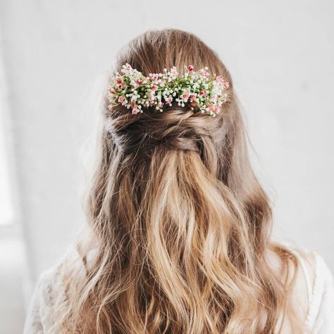 Make a statement with this gorgeous Rosalie pink gypsophila wedding hair comb hand crafted in Britain by Luna and Wild. Made using artificial ivory and pink gypsophila backed onto a silver metal bridal hair comb, we recommend this piece to be worn with an up do hair style. This unique hair comb is the perfect finishing touch for any bohemian bride or bridesmaids. Your hair comb will arrive beautifully boxed and gift wrapped. Please note: All our designs are photographed in natural daylight to gi Gypsophila Hair, Veil Alternative, Eva Hair, Gypsophila Wedding, Mums Wedding, Wedding Colour, Hair Comb Accessories, Wedding Hair Comb, Flower Hair Comb