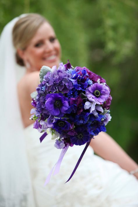 September Wedding Bouquets, Wedding Bouquets Simple, Photography Blogs, Wedding Wednesday, Round Bouquet, Cheap Wedding Flowers, Purple Wedding Bouquets, Purple Bouquet, Bridesmaids Bouquets