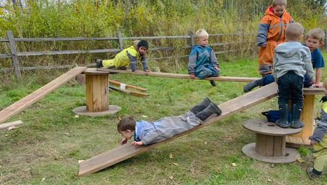 Loose Parts Playground, Loose Parts Play Outdoor, Outdoor Loose Parts, Forest Playground, Daycare Playground, Stem Preschool, Forest Preschool, Outside Playground, Diy Kids Playground